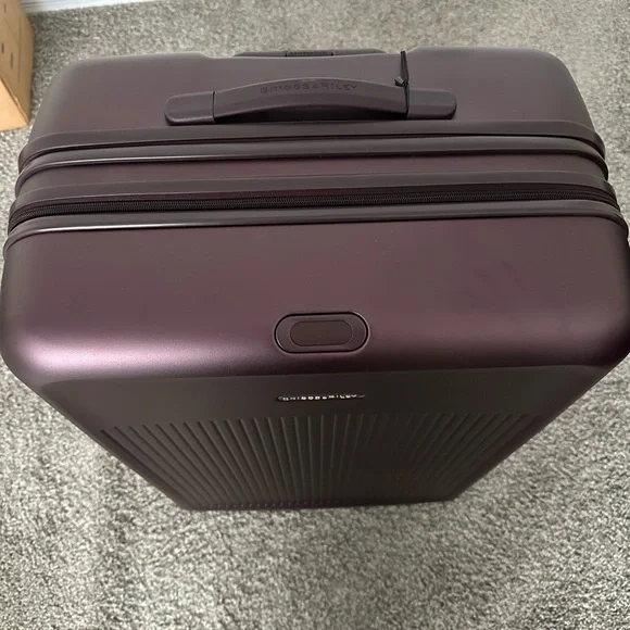Briggs & Riley Burgundy Suitcase - Picture 4 of 10